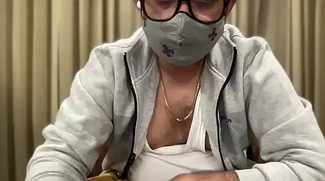 Snapshot of slavekinky001 chatting on December 2024 09:06:01 PM slavekinky001 online show from December 2024 09:06:01 PM