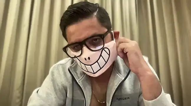 Snapshot of slavekinky001 chatting on January 2025 08:04:01 PM slavekinky001 online show from January 2025 08:04:01 PM