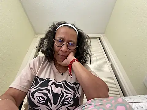 sweeviolet online show from February 2025 09:40:02 AM