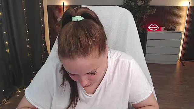 Crazyy girl  online show from June 2026 03:46:02 AM