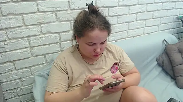 Crazyy girl  online show from April 2026 08:21:01 AM