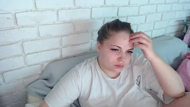 Crazyy girl  online show from April 2026 03:02:01 PM