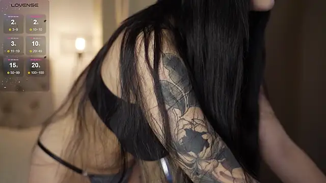 LindaWarners online show from October 2025 01:28:02 AM