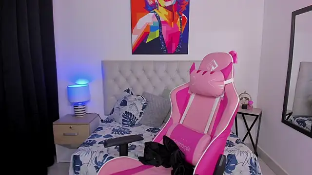 Snapshot of KristalFoxx chatting on September 2025 10:42:01 AM KristalFoxx online show from September 2025 10:42:01 AM