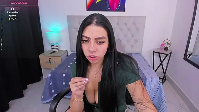 Snapshot of KristalFoxx chatting on November 2025 10:04:02 PM KristalFoxx online show from November 2025 10:04:02 PM