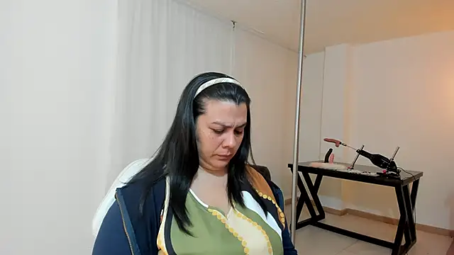 martina foxy  online show from January 2026 12:01:01 PM