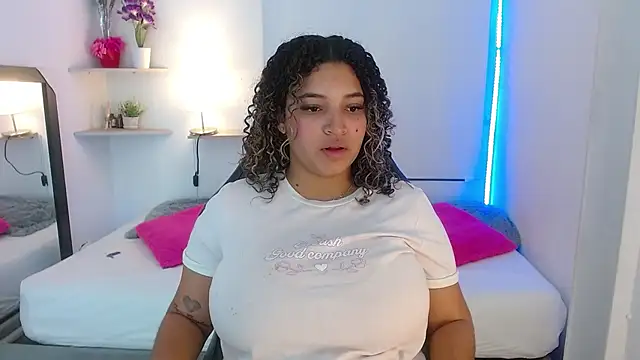 Julia Boobs online show from October 2025 12:17:01 PM