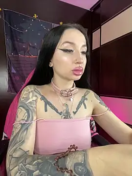 Snapshot of Molly__Moon chatting on October 2025 02:48:02 AM Molly  Moon online show from October 2025 02:48:02 AM