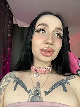 Snapshot of Molly__Moon chatting on February 2025 05:55:01 AM Molly  Moon online show from February 2025 05:55:01 AM