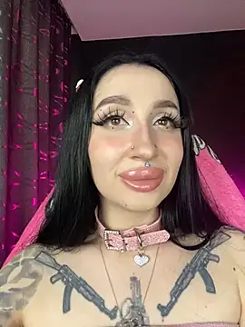 Snapshot of Molly__Moon chatting on February 2025 06:02:01 AM Molly  Moon online show from February 2025 06:02:01 AM