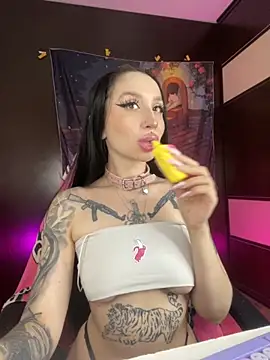 Molly  Moon online show from November 2025 02:22:02 AM