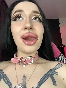 Snapshot of Molly__Moon chatting on February 2025 05:51:01 AM Molly  Moon online show from February 2025 05:51:01 AM