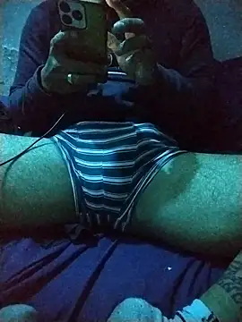 Woofer dick online show from December 2025 03:40:01 AM