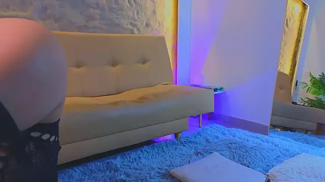 Isa  Blanc online show from October 2025 02:35:01 AM