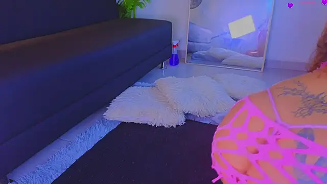 Isa  Blanc online show from February 2026 02:44:02 AM