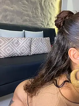 Isa  Blanc online show from April 2026 03:40:02 AM