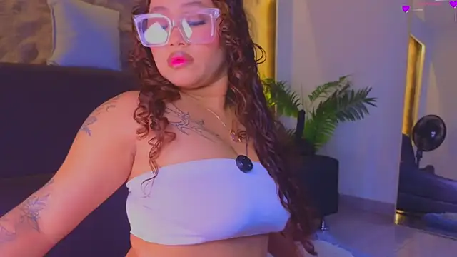 Isa  Blanc online show from February 2026 11:38:02 PM