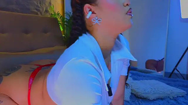 Isa  Blanc online show from November 2025 03:21:02 AM