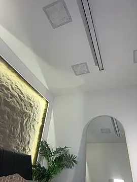 Isa  Blanc online show from May 2026 02:51:02 AM