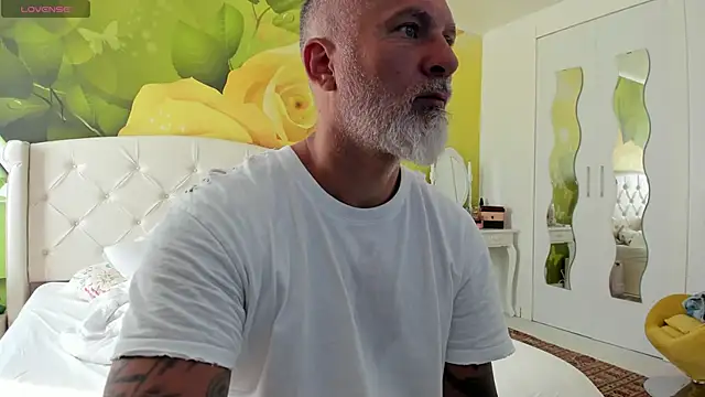 BlowMyXXL online show from May 2026 06:04:02 AM