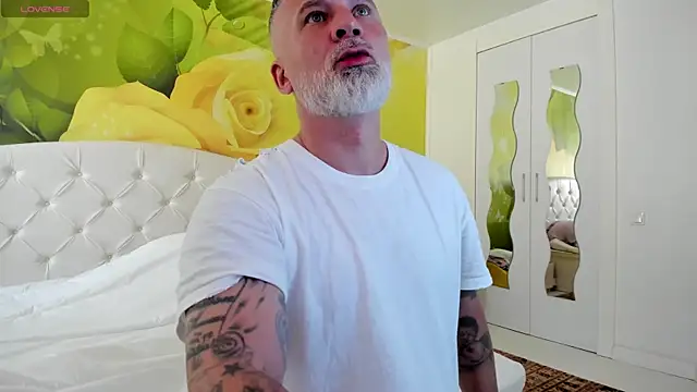 BlowMyXXL online show from April 2026 02:19:01 PM
