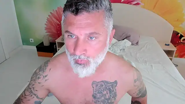 Snapshot of BlowMyXXL chatting on November 2025 12:31:01 PM BlowMyXXL online show from November 2025 12:31:01 PM