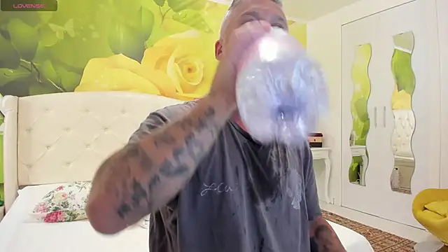 BlowMyXXL online show from May 2026 01:07:01 PM