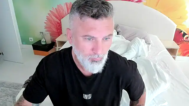 Snapshot of BlowMyXXL chatting on November 2025 10:47:02 AM BlowMyXXL online show from November 2025 10:47:02 AM