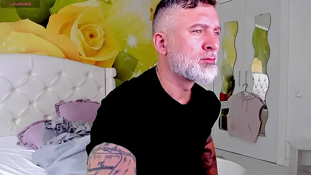 BlowMyXXL online show from October 2025 07:43:02 AM