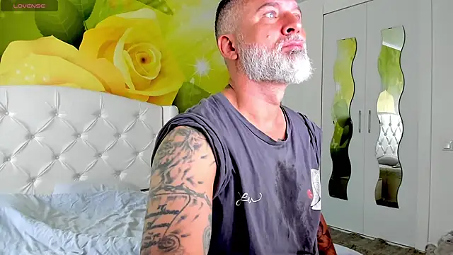 Snapshot of BlowMyXXL chatting on November 2025 08:18:02 AM BlowMyXXL online show from November 2025 08:18:02 AM