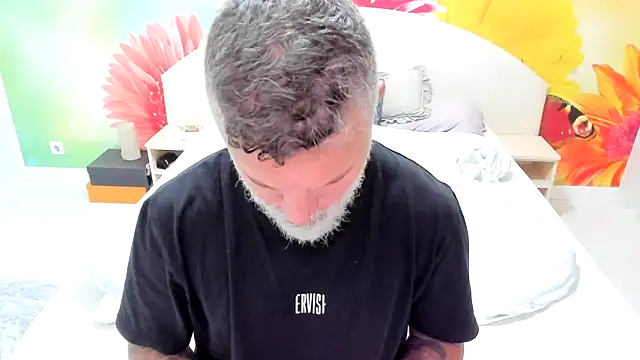 Snapshot of BlowMyXXL chatting on November 2025 05:18:02 AM BlowMyXXL online show from November 2025 05:18:02 AM