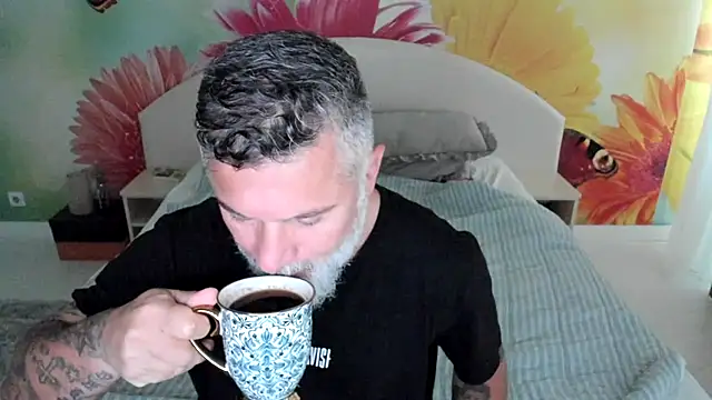 Snapshot of BlowMyXXL chatting on November 2025 06:47:01 AM BlowMyXXL online show from November 2025 06:47:01 AM