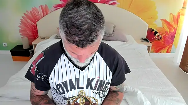 Snapshot of BlowMyXXL chatting on November 2025 09:24:01 AM BlowMyXXL online show from November 2025 09:24:01 AM