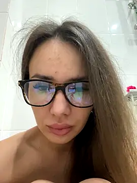 Snapshot of TeenieM chatting on December 2025 11:36:02 PM TeenieM online show from December 2025 11:36:02 PM