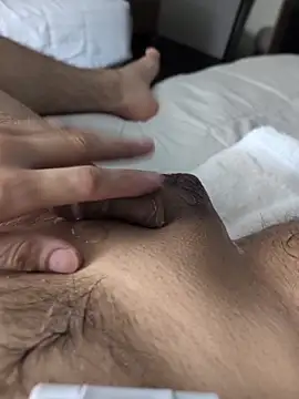 Snapshot of RandomGuy420lol chatting on December 2025 11:05:01 AM RandomGuy420lol online show from December 2025 11:05:01 AM