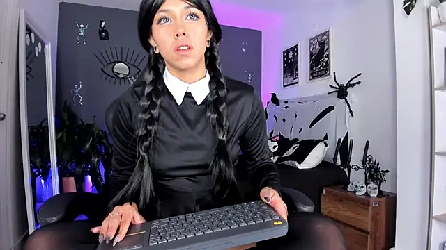 Raven Witch  online show from October 2025 10:34:01 PM