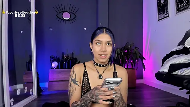 Raven Witch  online show from May 2026 12:24:01 PM