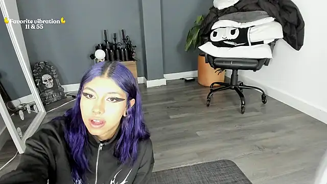 Raven Witch  online show from June 2026 06:07:02 PM