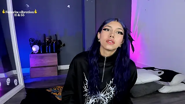 Raven Witch  online show from May 2026 01:11:02 PM