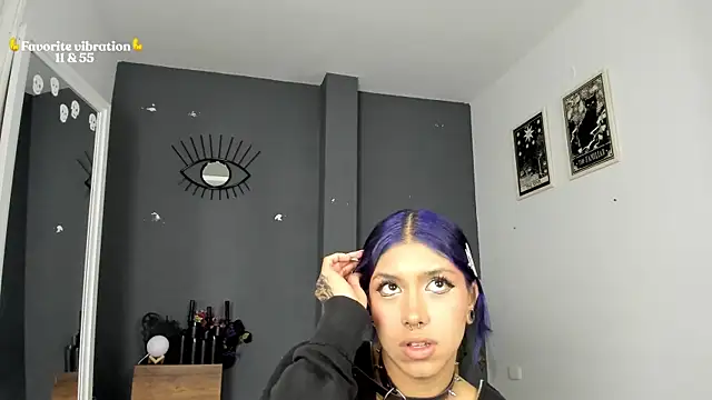 Raven Witch  online show from May 2026 06:12:02 PM