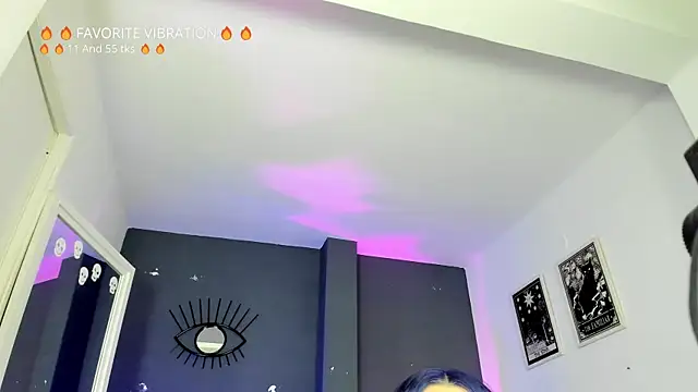 Raven Witch  online show from April 2026 06:45:02 PM