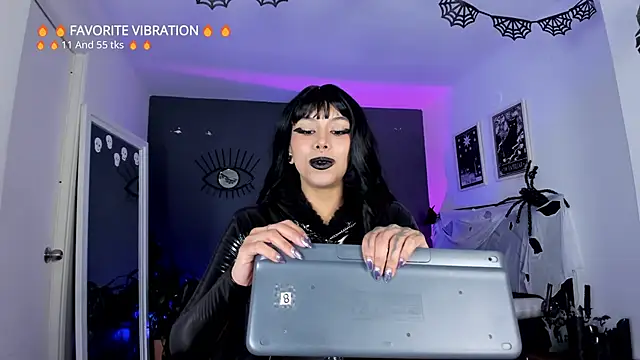 Raven Witch  online show from February 2026 12:34:02 PM