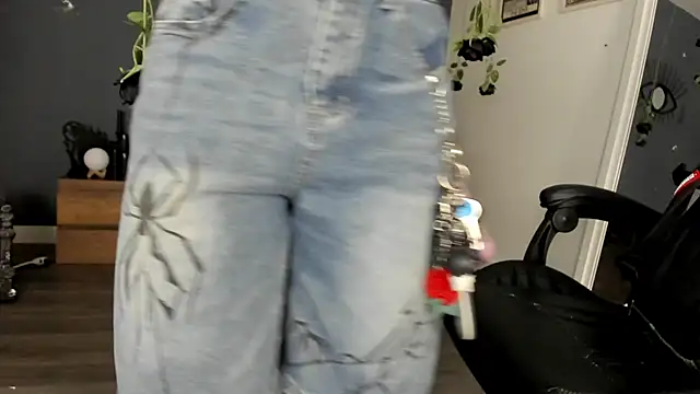 Raven Witch  online show from March 2026 04:55:01 PM