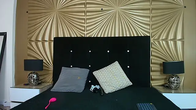 emmily keller19 online show from April 2026 12:55:01 PM