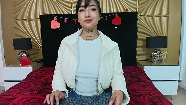 emmily keller19 online show from February 2026 01:30:01 PM