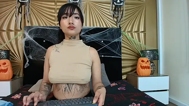 Snapshot of emmily_keller19 chatting on October 2025 01:21:01 PM emmily keller19 online show from October 2025 01:21:01 PM