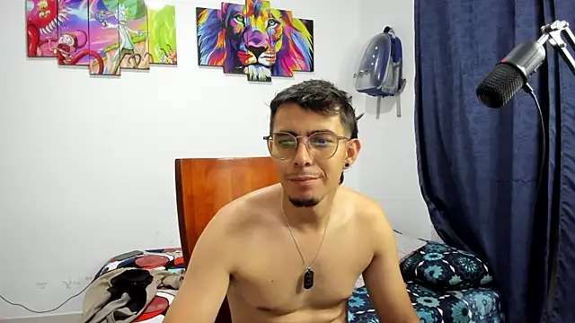 MauroD17 online show from June 2026 01:33:02 AM