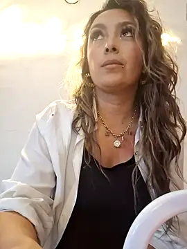 lauramcdowell1 online show from October 2025 10:42:02 PM