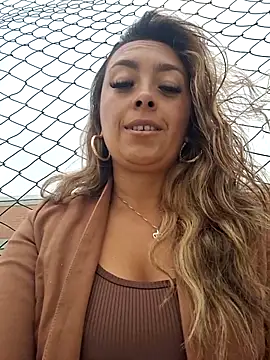 lauramcdowell1 online show from February 2025 01:32:01 PM
