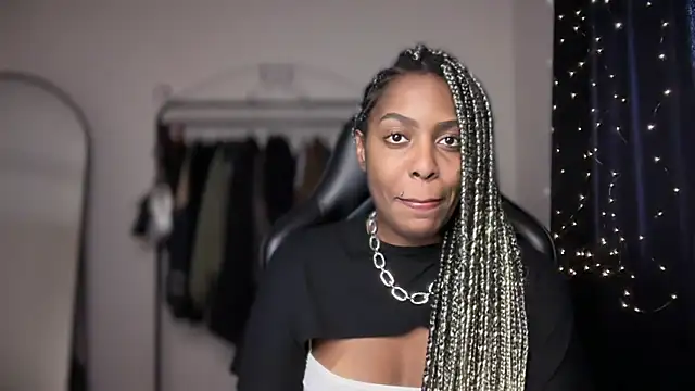 marisilva br online show from November 2025 07:03:01 PM